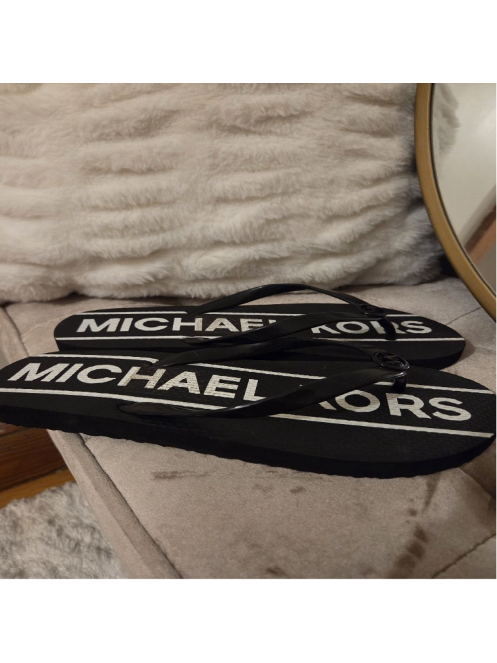 Women's Michael Kors Black and White Logo Flip Flop Sandals Size 10 - Picture 5 of 14